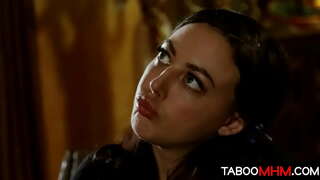 Stepdad fucks savo įdukros kaip mokytojas, kuris baudžia a slutty moksleivė