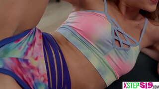 ���ូចជំហាននិងប្អូនស្រីរបស់នាងតឹងមិត្តភក្តិបាន stepbro ទទួលបានការរំពឹងទុកទិនសម្រាប់ពួកគេ