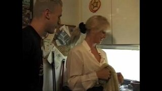 Motina, sūnus ir jo draugas