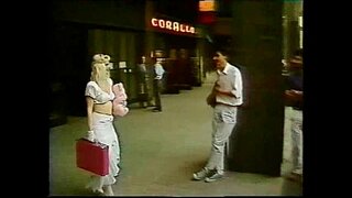 Илона Сталлер Чиччолина-сурх мушакҳои (видеоклип)