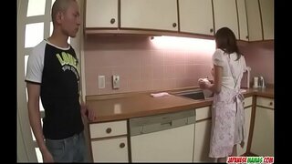 Hikaru Wakabayashi nutzt Ihre großen Titten spielen mit Hahn