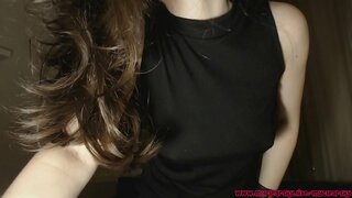 Млеко капље ми хаљину.