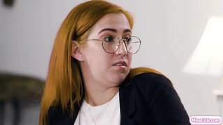 Kakaho wera, me tona hoa i roto i te busty crime kei te whakamahere i runga i to ratou nui i muri i whäia.Na ka pa whakarere,tona āpiha poropeihana tae, me te tirotiro i tona hoa.Ratou kia rite ki te tokorua, me te whakamatau i te reira ki te āpiha.Tīmata ratou kihikihi me te mitimiti ia vetahi teen topanga.