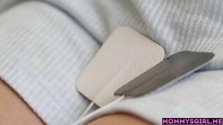 Stiefmoeder en haar tighty meisje tevreden elkaar