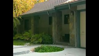 Qısaca стриженная gənc цыпочка groans qədər ehtiyatla böyük bir üzvü öz жопой ilk dəfə