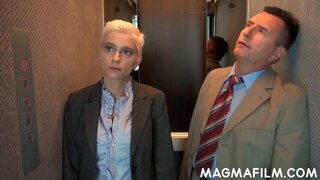 In den Arsch gefickt bei der Arbeit