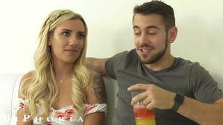 ���្មេងស្រីចង់ឲ្យស្វាមីដើម្បីបូមយកឌីសម្រាប់ខួបកំណើតរបស់នាង